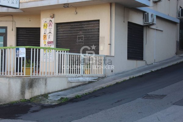 locale commerciale in affitto a Modica in zona Sacro Cuore