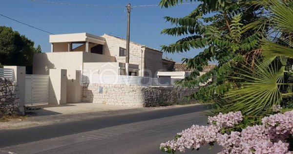 casa indipendente in affitto a Modica in zona Sacro Cuore