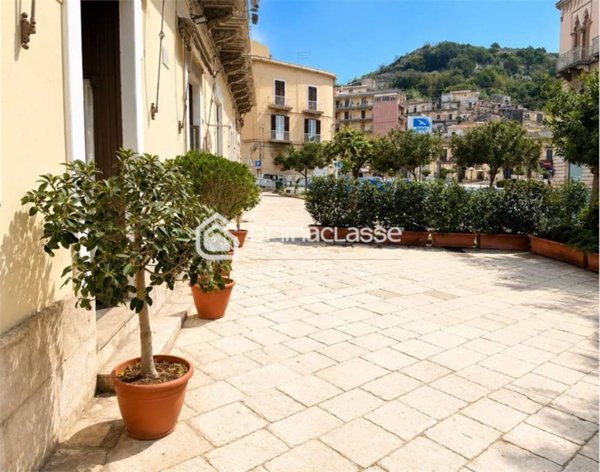 locale commerciale in affitto a Modica