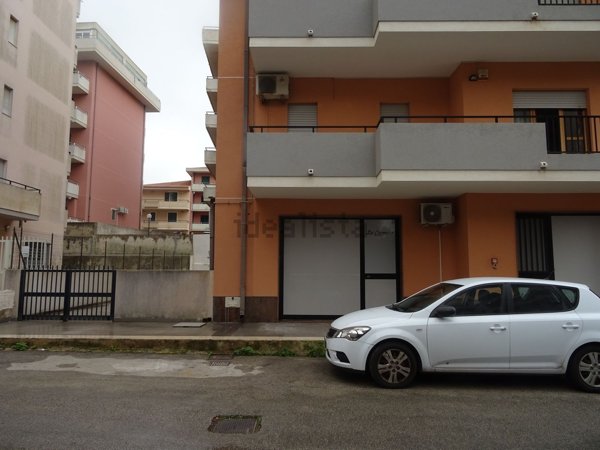 locale commerciale in affitto a Modica in zona Sacro Cuore