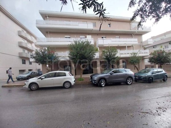 negozio in affitto a Pozzallo