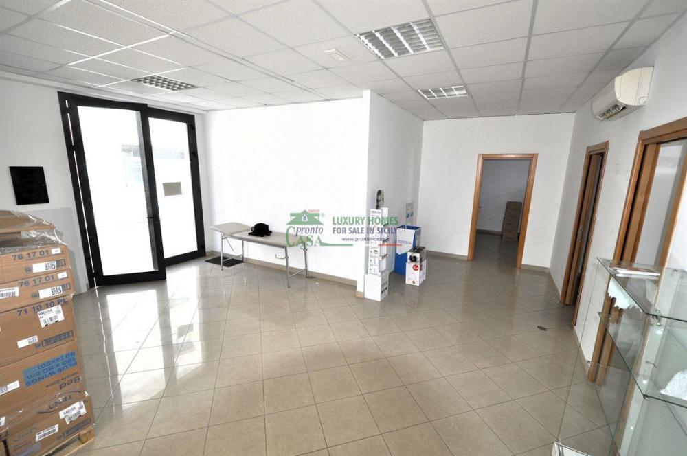 locale commerciale in affitto a Ragusa