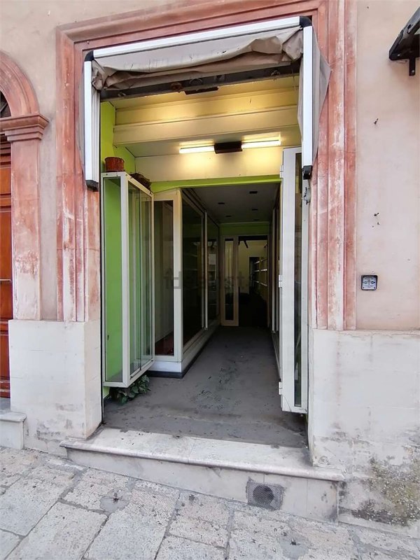 locale commerciale in affitto a Ragusa
