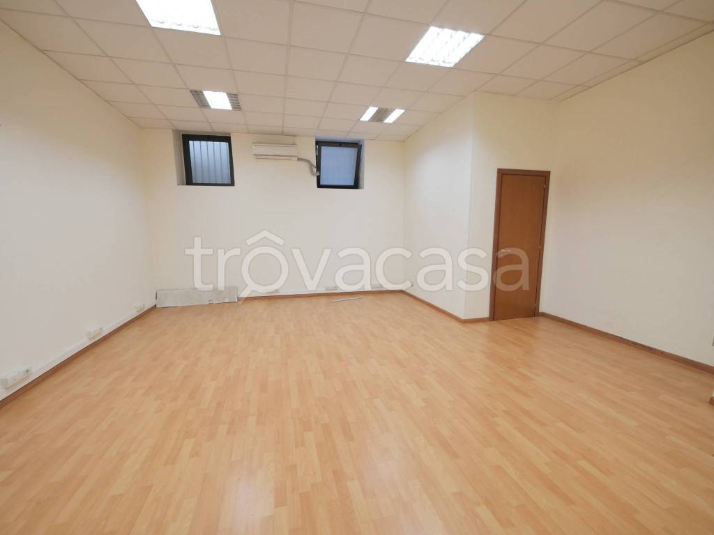 negozio in affitto a Ragusa