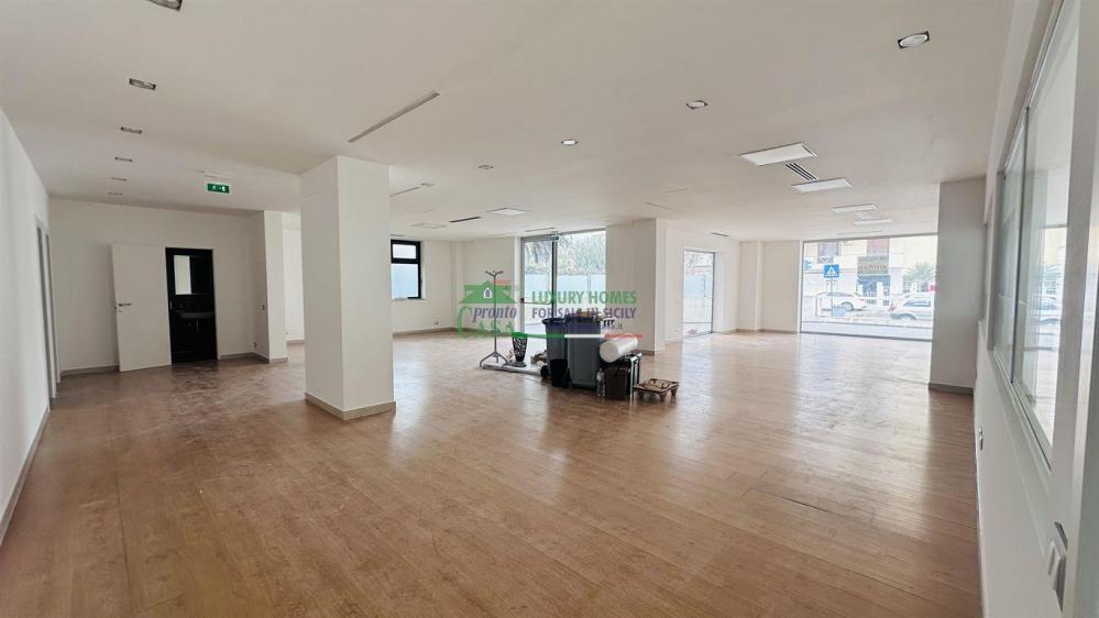 locale commerciale in affitto a Ragusa