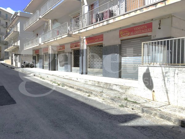 negozio in affitto a Ragusa