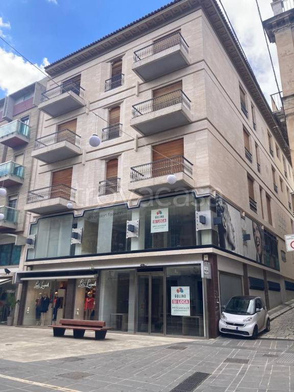 negozio in affitto a Ragusa in zona Ragusa Centro