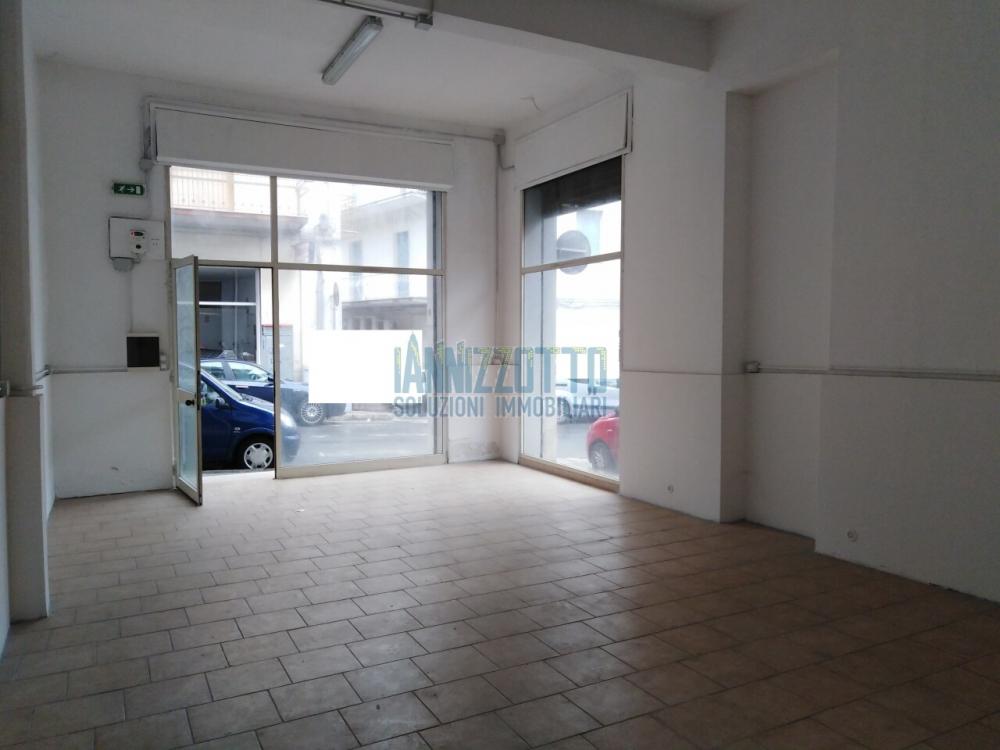 locale commerciale in affitto a Ragusa