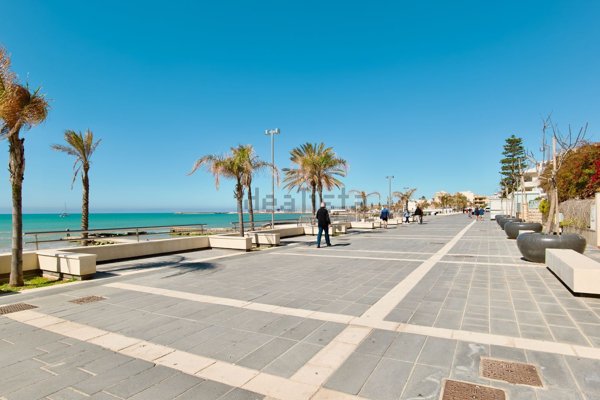 locale commerciale in affitto a Ragusa in zona Marina