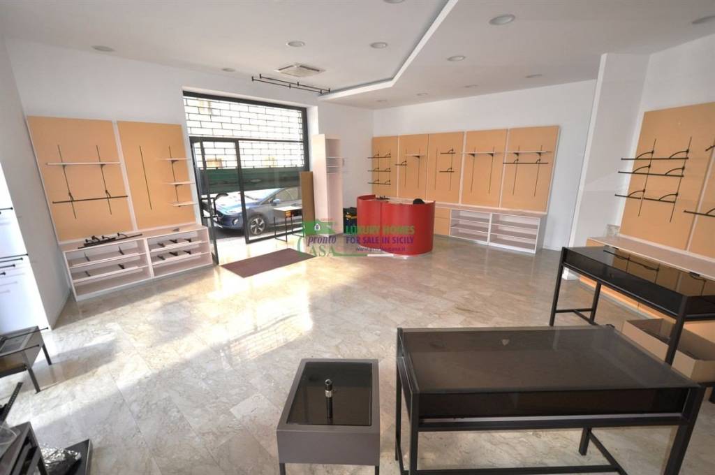 negozio in affitto a Ragusa in zona Ragusa Centro