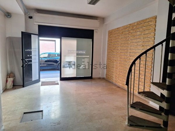 locale commerciale in affitto a Vittoria
