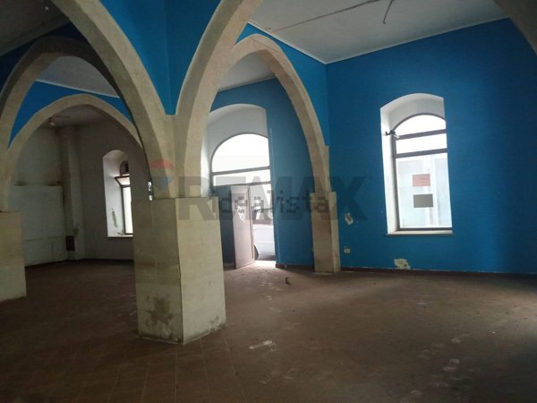locale commerciale in affitto a Vittoria