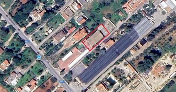 locale commerciale in affitto a Vittoria