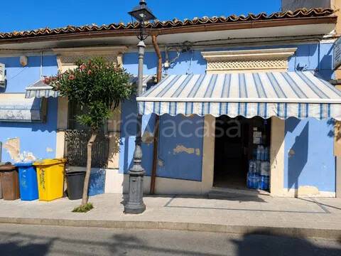 locale commerciale in affitto a Vittoria