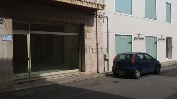locale commerciale in affitto a Vittoria