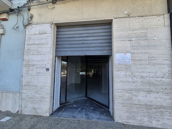 locale commerciale in affitto ad Augusta