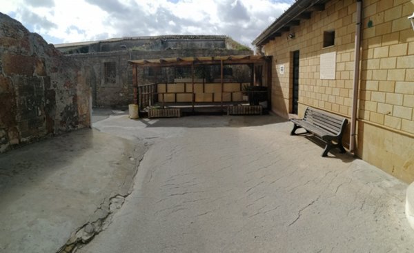 locale commerciale in affitto ad Avola