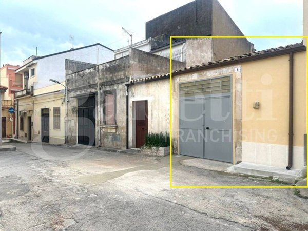 locale commerciale in affitto ad Avola
