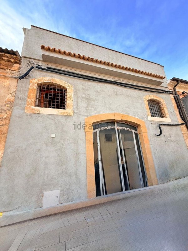 locale commerciale in affitto ad Avola