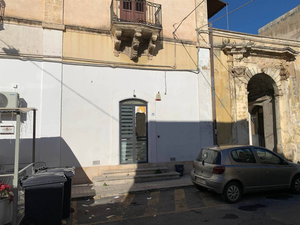 negozio in affitto ad Avola
