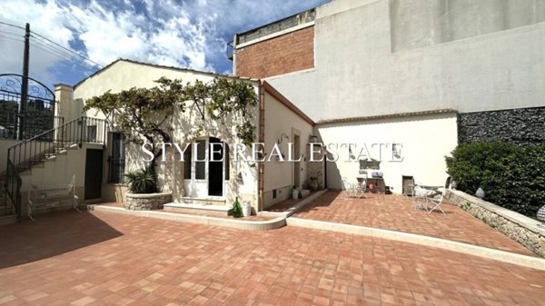 casa indipendente in affitto a Canicattini Bagni