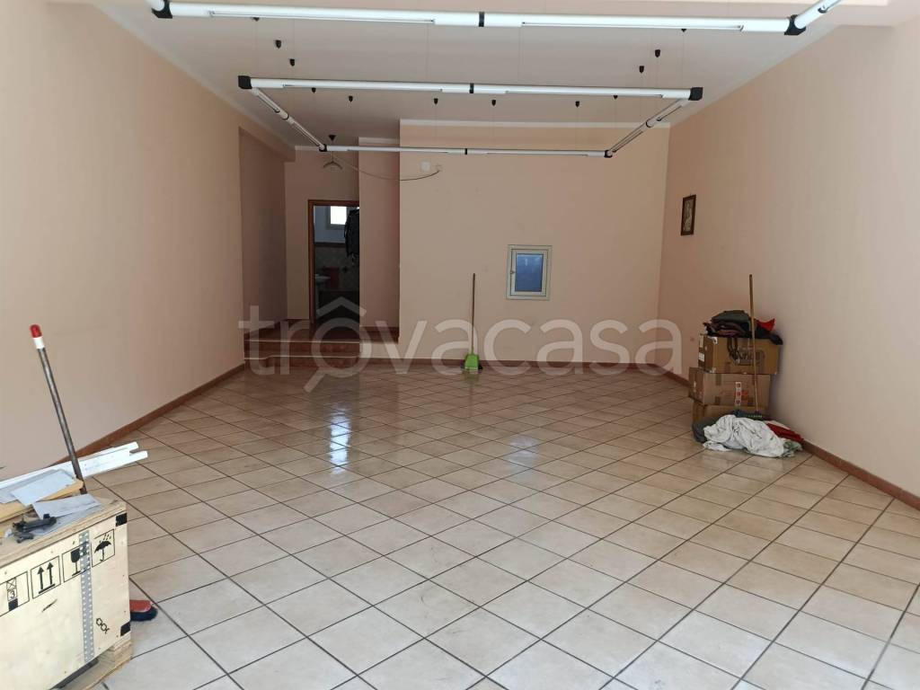 negozio in affitto a Carlentini