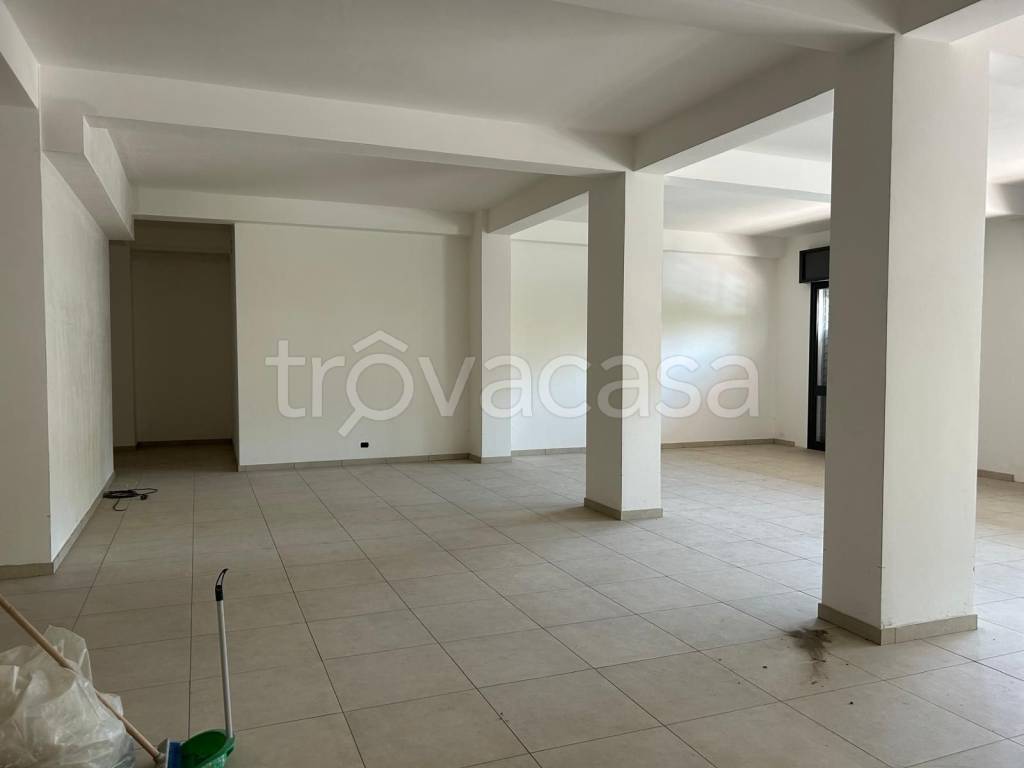 locale commerciale in affitto a Carlentini