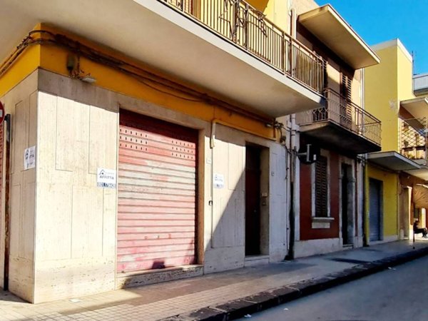 negozio in affitto a Floridia