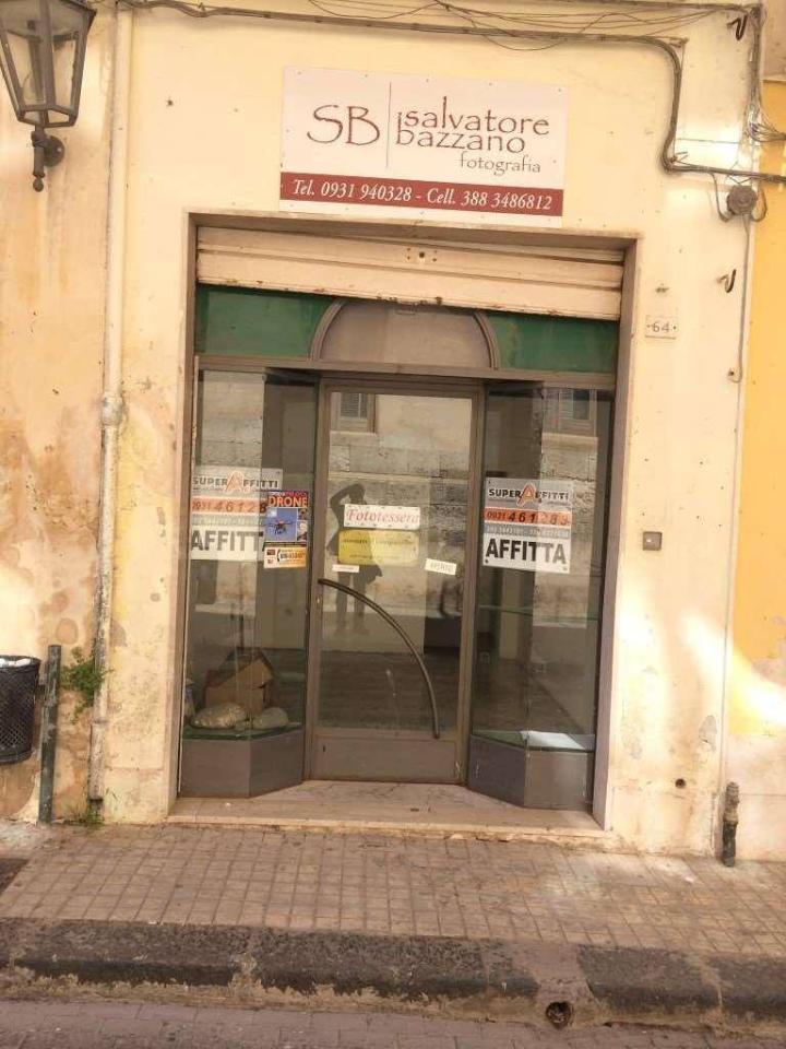 locale commerciale in affitto a Floridia