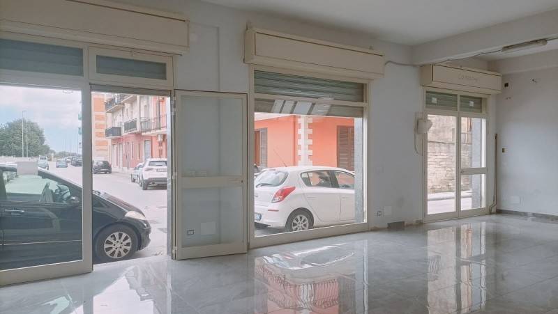 negozio in affitto a Floridia