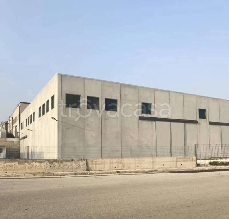 locale commerciale in affitto a Floridia