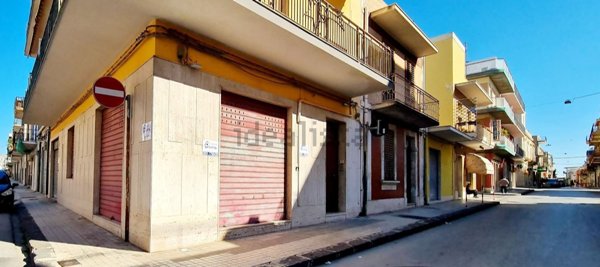 locale commerciale in affitto a Floridia