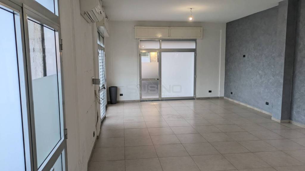 negozio in affitto a Floridia