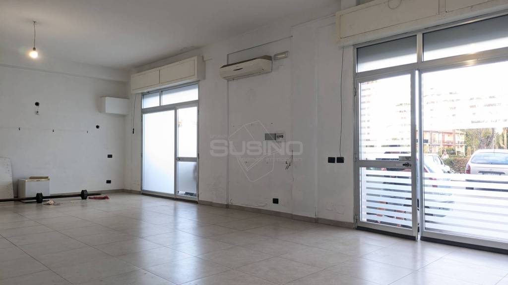 negozio in affitto a Floridia