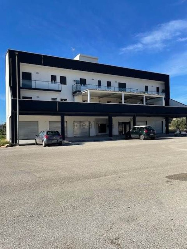 locale commerciale in affitto a Floridia