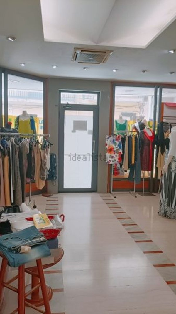 locale commerciale in affitto a Floridia