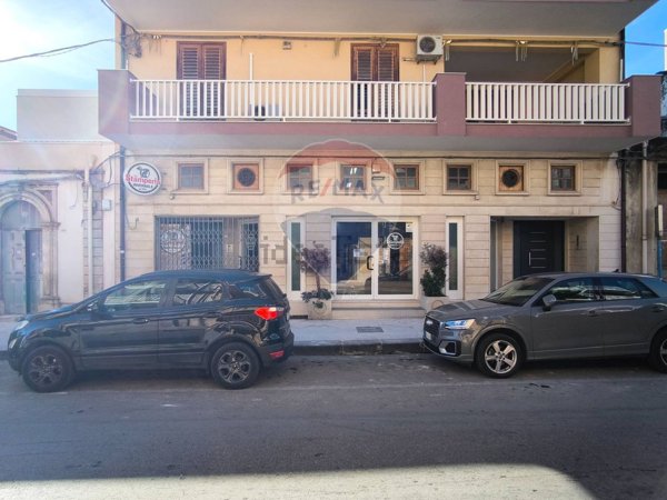 locale commerciale in affitto a Floridia