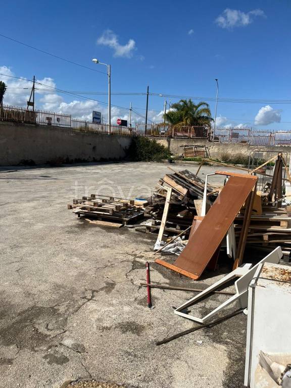 locale commerciale in affitto a Melilli in zona Città Giardino