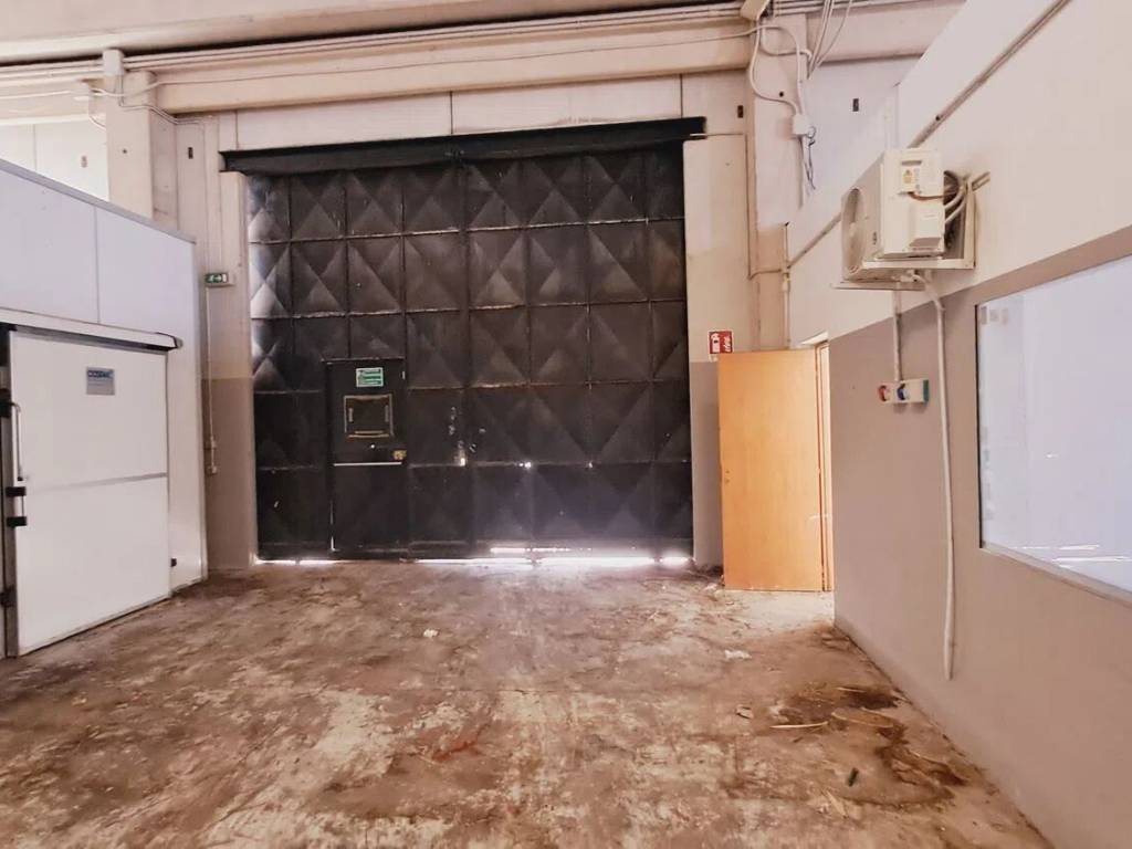 locale commerciale in affitto a Melilli