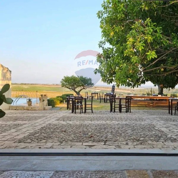 locale commerciale in affitto a Noto