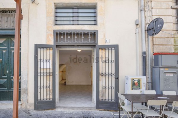 locale commerciale in affitto a Noto
