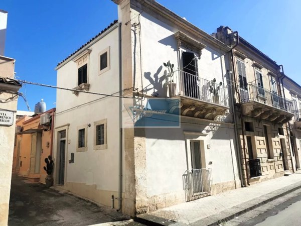 esavano in affitto a Noto