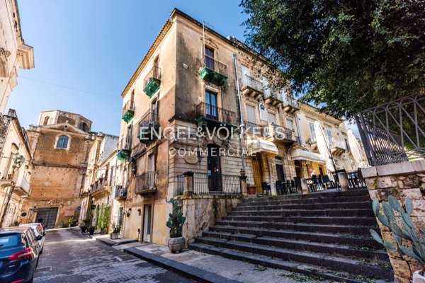locale commerciale in affitto a Noto