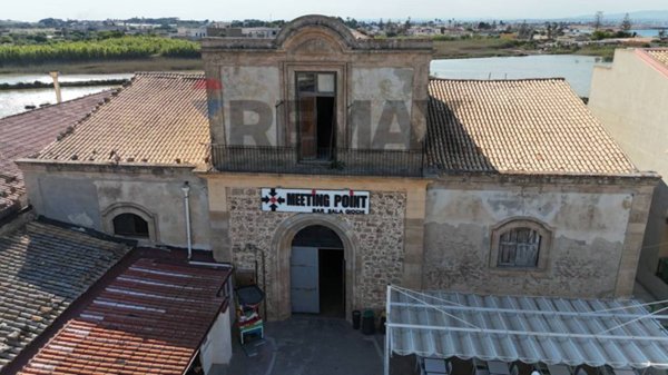 locale commerciale in affitto a Noto