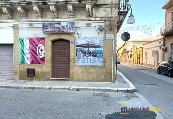 locale commerciale in affitto a Pachino