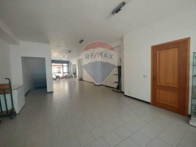 locale commerciale in affitto a Pachino