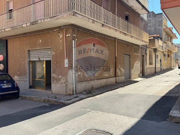 locale commerciale in affitto a Pachino