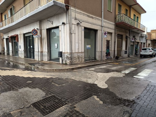 locale commerciale in affitto a Pachino