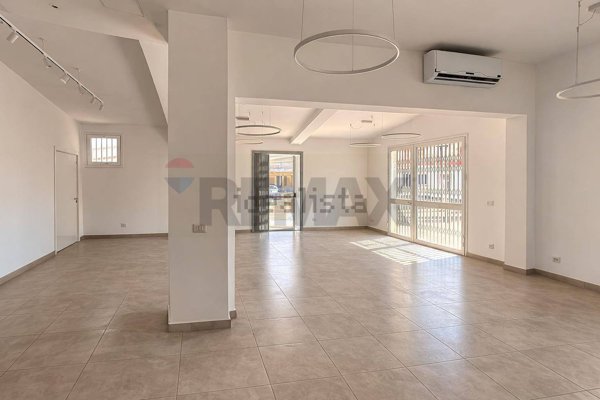 locale commerciale in affitto a Pachino