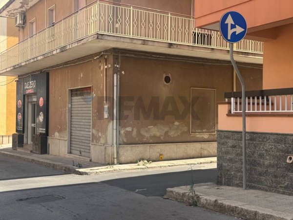 locale commerciale in affitto a Pachino